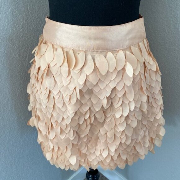 KARDASHIAN Peach Shimmer Petal Fringe Mini Skirt XS - Picture 4 of 12